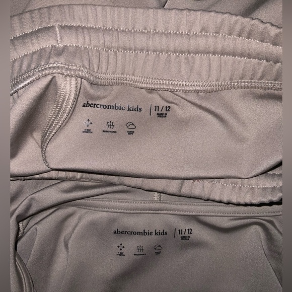 Boys Abercrombie Performance Gear Set in Taupe Size 11/12 - Picture 11 of 11